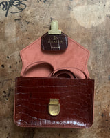 SMALL CROSSBODY CROC BROWN W