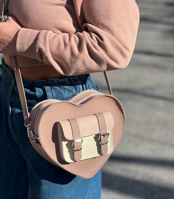 HEART SATCHEL CAFE